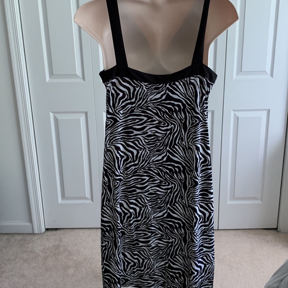 👗BOGO-Glamorous zebra print criss cross front summer dress. Gently used. Sz 14. - Picture 2 of 4